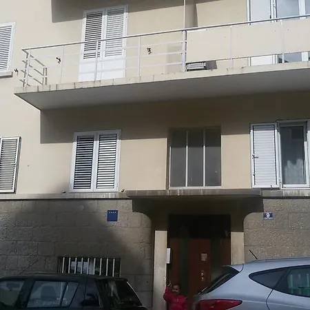 赛乐波瑞公寓 *